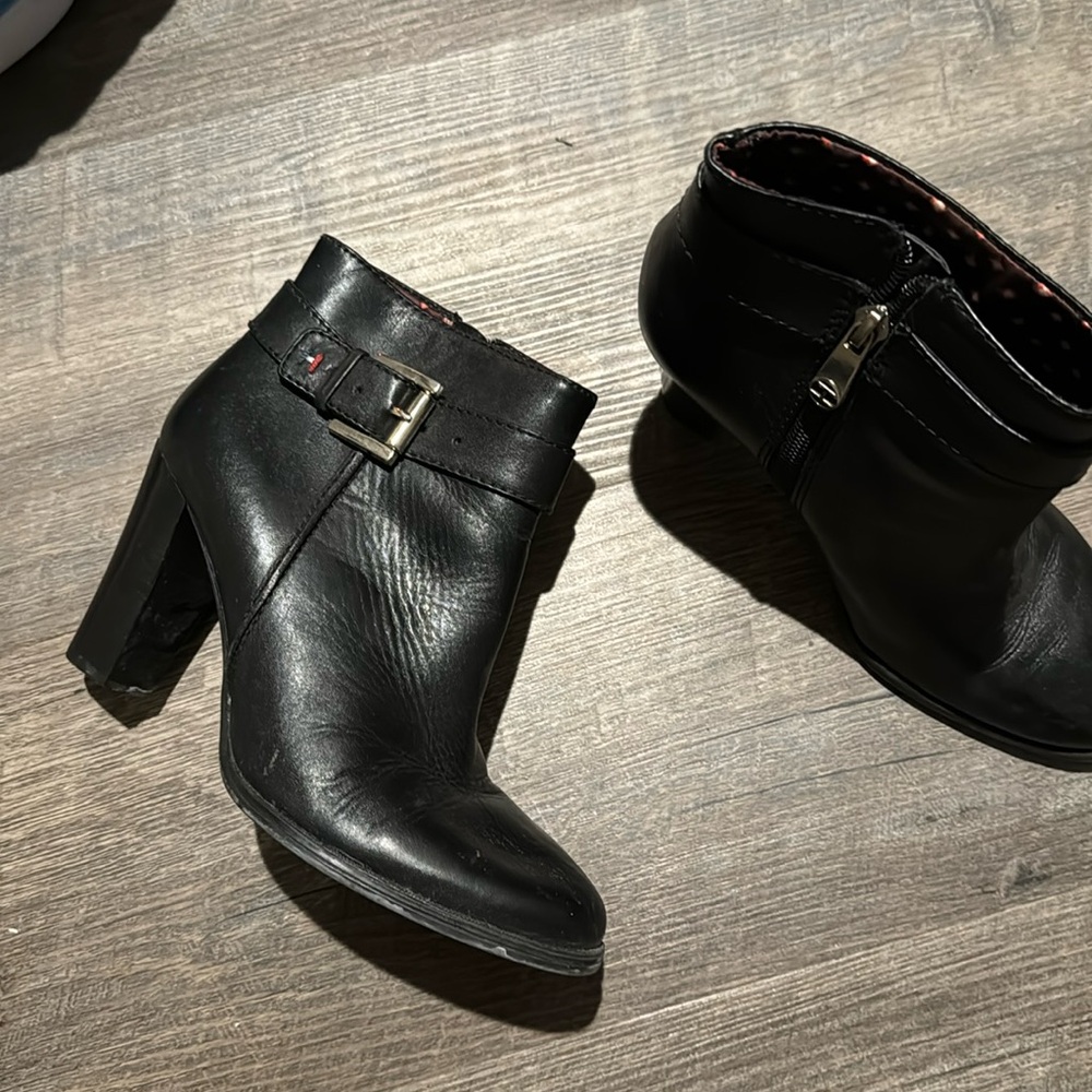 Black ankle boots 2.5” heel size 5